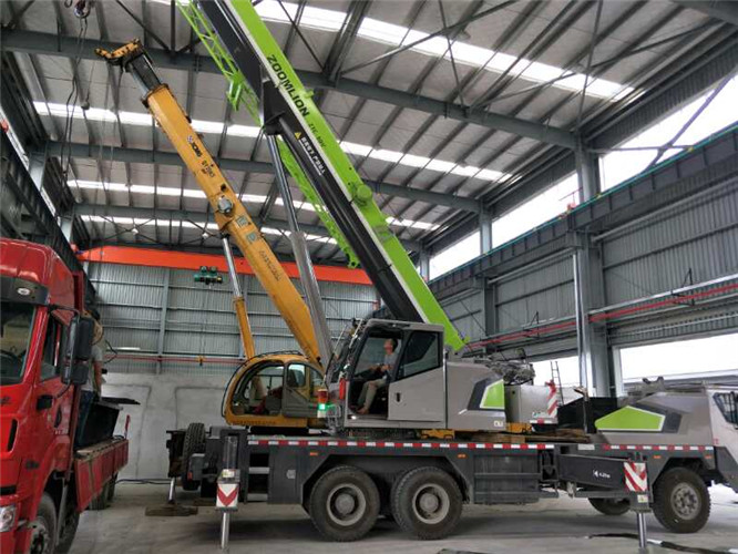 叶县高空车出租需要注意哪些安全事项？