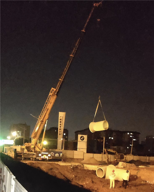 叶县“弯臂矫正”—— 吊车的 “形变补偿” 技术